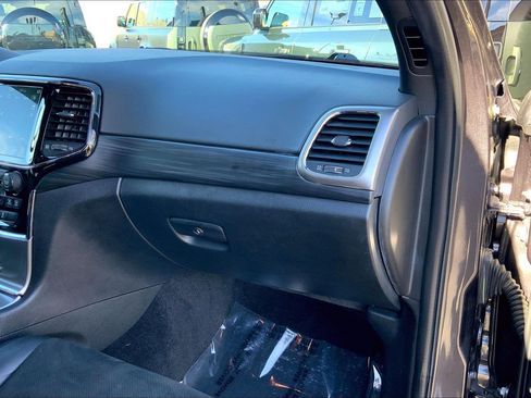 Used 2021 Jeep Grand Cherokee Laredo X image 18