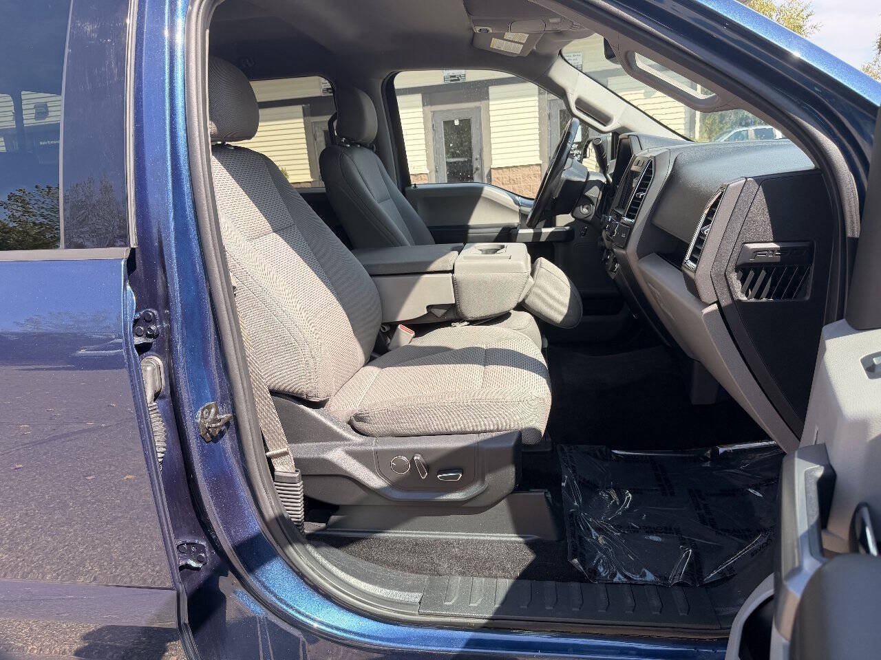 Used 2016 Ford F150 XLT w/ Equipment Group 302A Luxury AWD/4WD image 11