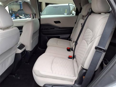 Used 2024 Nissan Pathfinder SV image 9