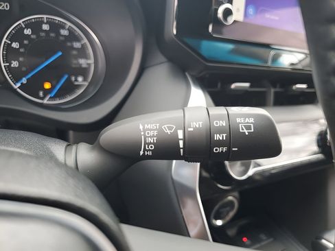 Used 2024 Toyota Venza LE image 36