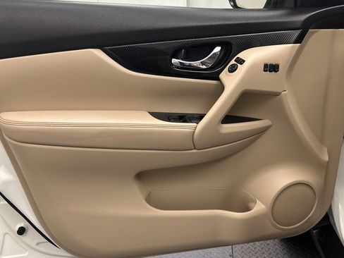 Used 2017 Nissan Rogue SL w/ SL Premium Package AWD/4WD image 16