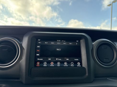 Used 2021 Jeep Gladiator Sport image 23