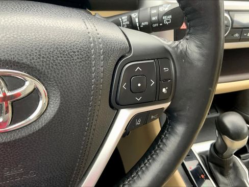 Used 2017 Toyota Highlander Limited Platinum FWD image 21