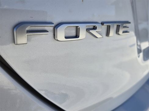 Used 2022 Kia Forte LXS w/ LXS Technology Package image 14