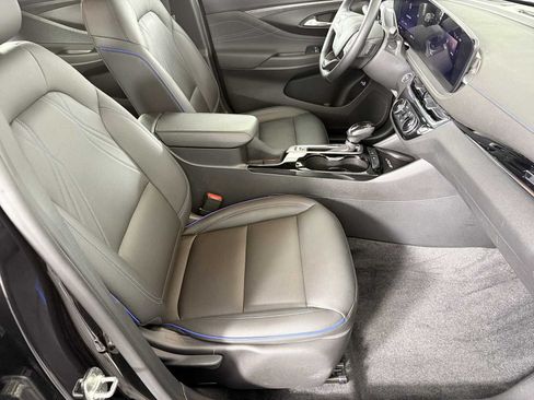 Used 2024 Buick Envista Sport Touring w/ Convenience I Package FWD image 11