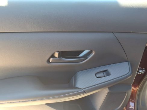 Used 2025 Nissan Sentra SV FWD image 8