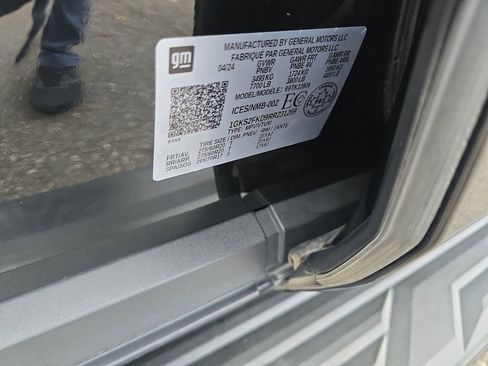 Certified 2024 GMC Yukon XL SLE image 37