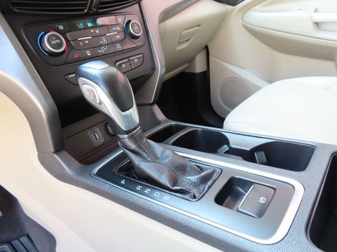 Used 2019 Ford Escape SEL image 15