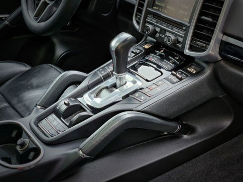 Used 2016 Porsche Cayenne image 8