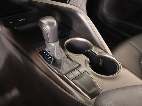 Used 2022 Toyota Camry SE FWD image 7