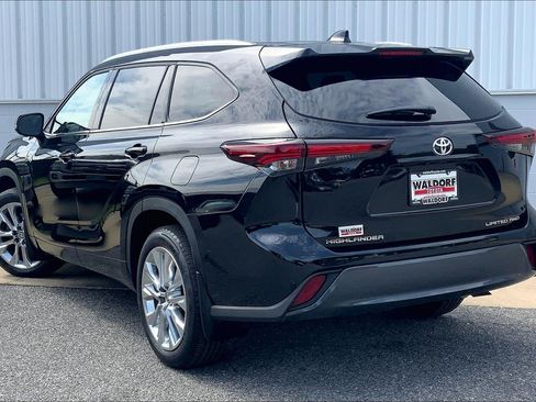 Used 2026 Toyota Highlander Limited AWD/4WD image 15
