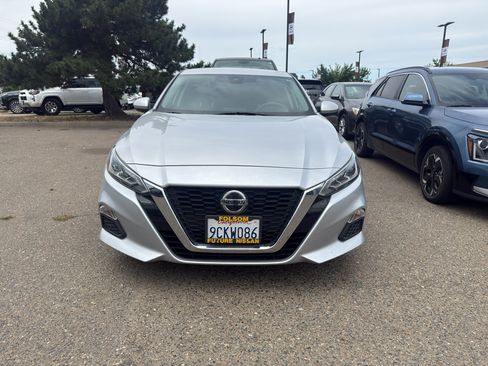 Used 2022 Nissan Altima 2.5 SV FWD image 2