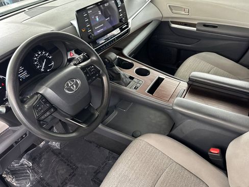 Certified 2023 Toyota Sienna LE FWD image 10