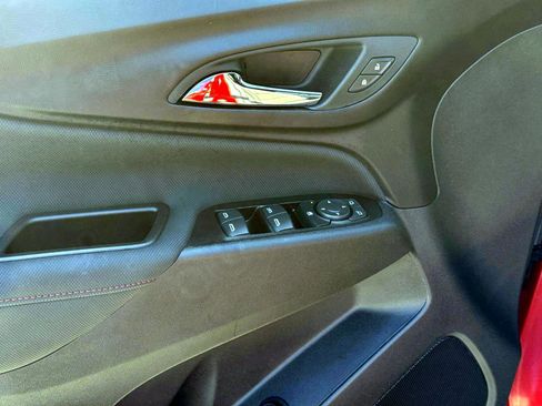 Certified 2022 Chevrolet Equinox RS w/ Infotainment Package image 16