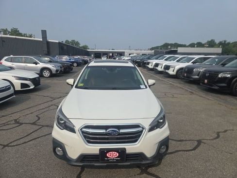 Used 2019 Subaru Outback 2.5i Touring AWD/4WD image 8