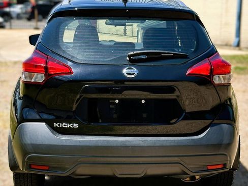 Used 2019 Nissan Kicks S FWD image 6