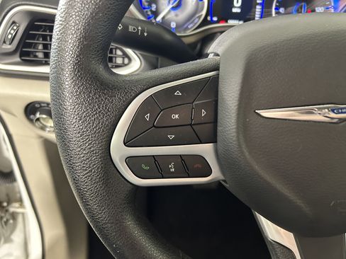 Used 2021 Chrysler Voyager L FWD image 14