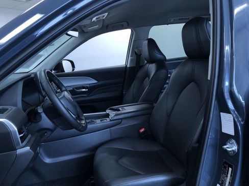 Used 2025 Toyota Grand Highlander AWD image 20