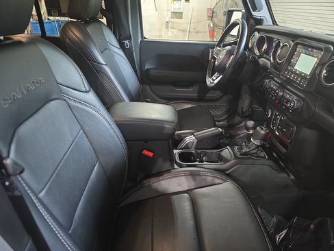 Used 2019 Jeep Wrangler Unlimited Sahara AWD/4WD image 10