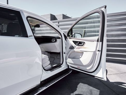 Used 2025 Mercedes-Benz Maybach EQS 680 Maybach EQS 680 image 29