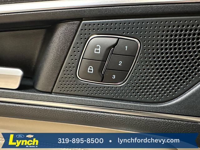 Used 2024 Ford Edge Titanium AWD/4WD image 6