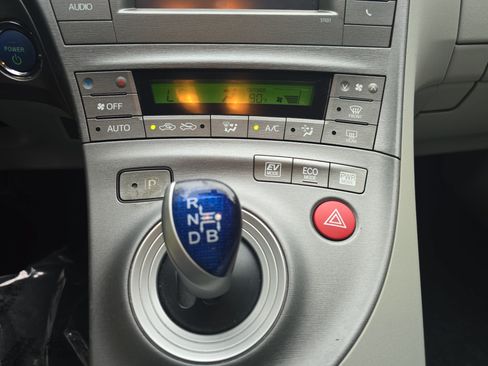 Used 2015 Toyota Prius Two FWD image 22