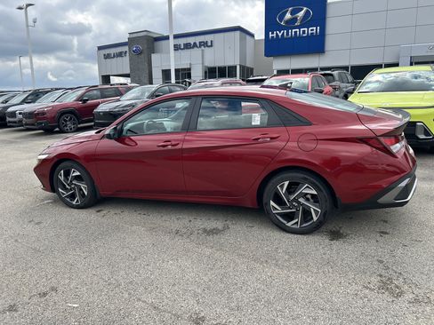 Used 2025 Hyundai Elantra Sport FWD image 16