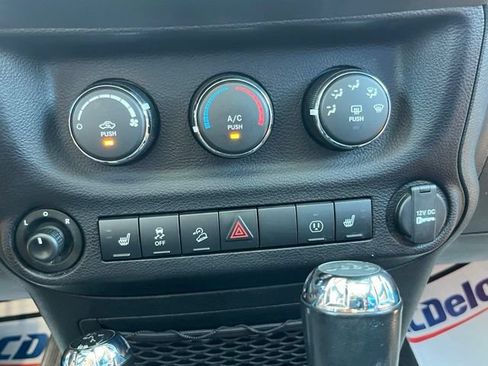 Used 2018 Jeep Wrangler Unlimited Rubicon w/ Cold Weather Group AWD/4WD image 36