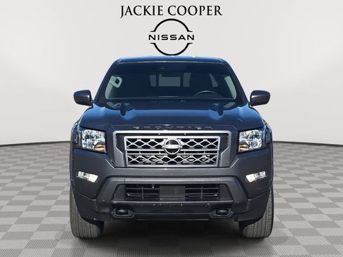 Used 2022 Nissan Frontier SV image 2