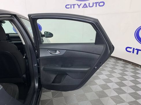 Used 2020 Kia Forte LXS FWD image 33