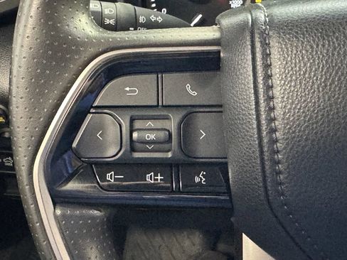 Used 2022 Toyota Tundra SR5 w/ SR5 Convenience Package AWD/4WD image 25