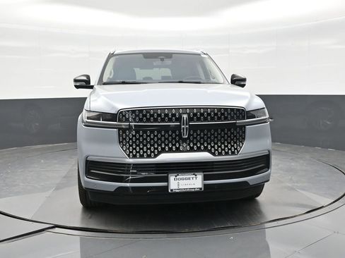 New 2025 Lincoln Navigator Reserve AWD/4WD image 17