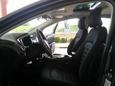 Used 2016 Ford Fusion SE FWD image 9