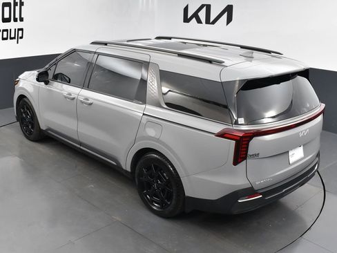 Certified 2025 Kia Carnival SX Prestige image 12
