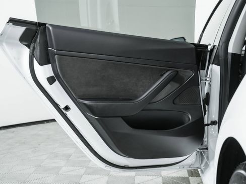 Used 2020 Tesla Model 3 Standard Range Plus image 20