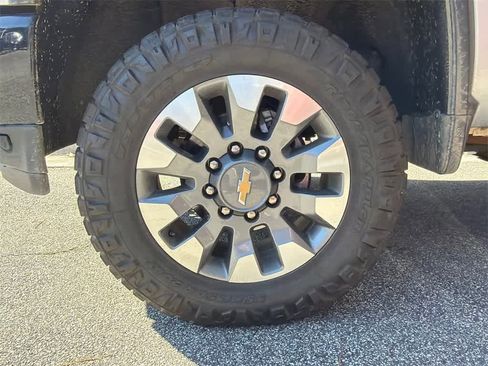 Used 2022 Chevrolet Silverado 2500 Custom w/ Custom Value Package image 8