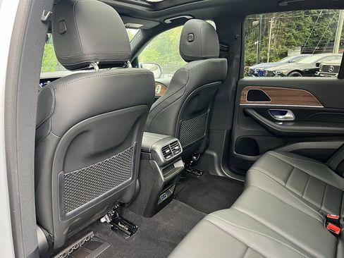 Used 2025 Mercedes-Benz GLE 350 4MATIC w/ Winter Package image 27