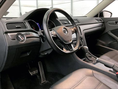Used 2017 Volkswagen Passat 1.8T R-Line image 12