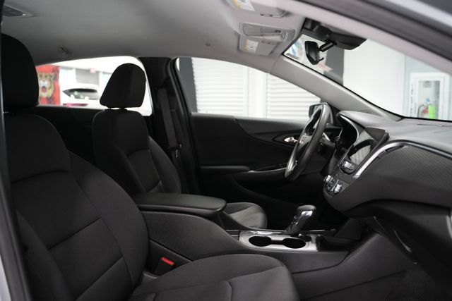 Used 2025 Chevrolet Malibu LS w/ Driver Confidence Package FWD image 19