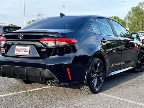 Used 2023 Toyota Corolla SE w/ SE Premium Package image 12