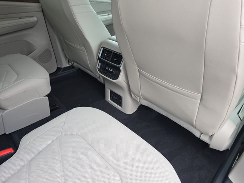 Certified 2026 Volkswagen Atlas SE w/ Panoramic Sunroof Package FWD image 11