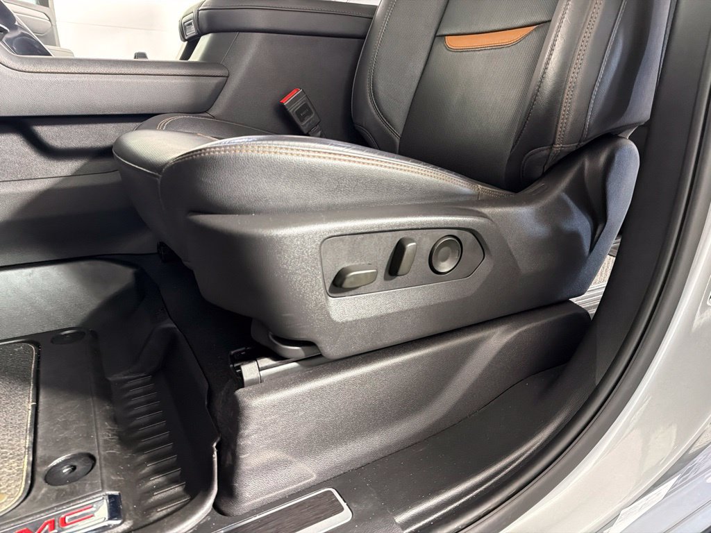 Used 2025 GMC Sierra 3500 AT4 w/ AT4 Premium Plus Package AWD/4WD image 12