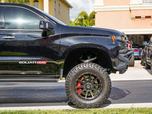 Used 2019 Chevrolet Silverado 1500 High Country w/ Technology Package AWD/4WD image 11