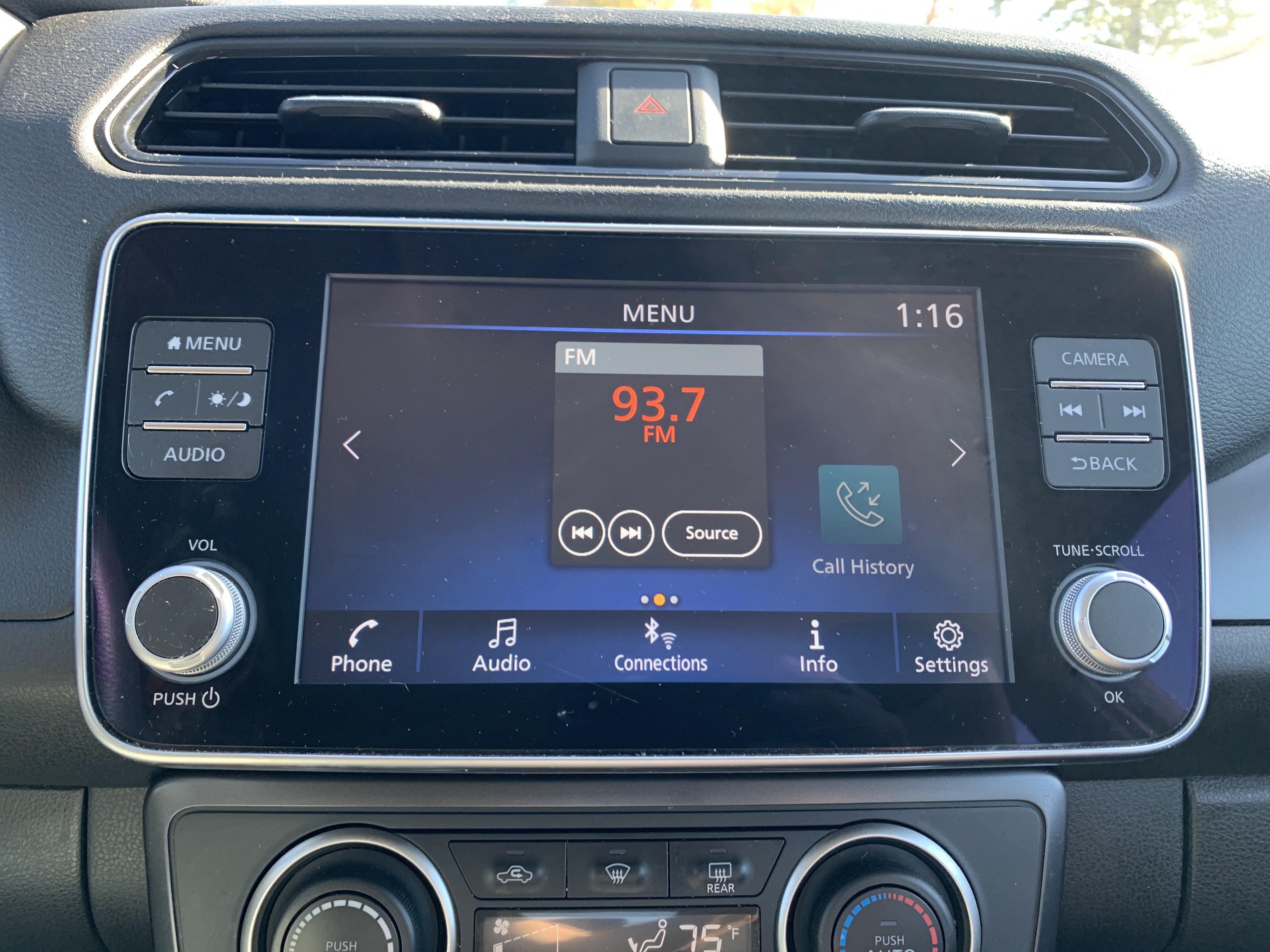 Used 2025 Nissan Leaf S FWD image 18