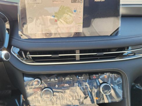 Certified 2025 INFINITI QX60 Luxe image 30