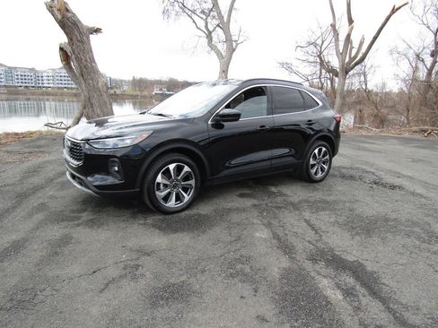 Used 2025 Ford Escape Platinum image 2