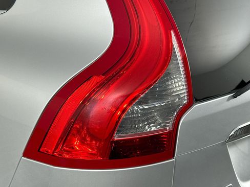 Used 2016 Volvo XC60 T5 Platinum w/ Protection Package image 35