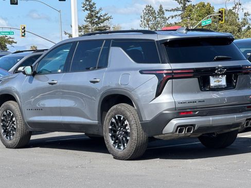 Used 2025 Chevrolet Traverse Z71 image 7