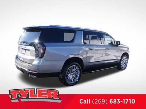 New 2026 Chevrolet Suburban Premier w/ Sun And Tow Package AWD/4WD image 8