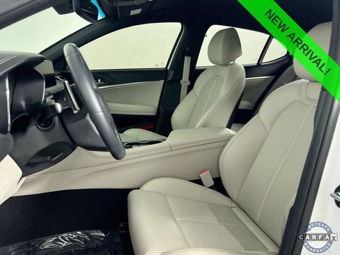 Used 2023 Genesis G70 2.0T RWD image 12